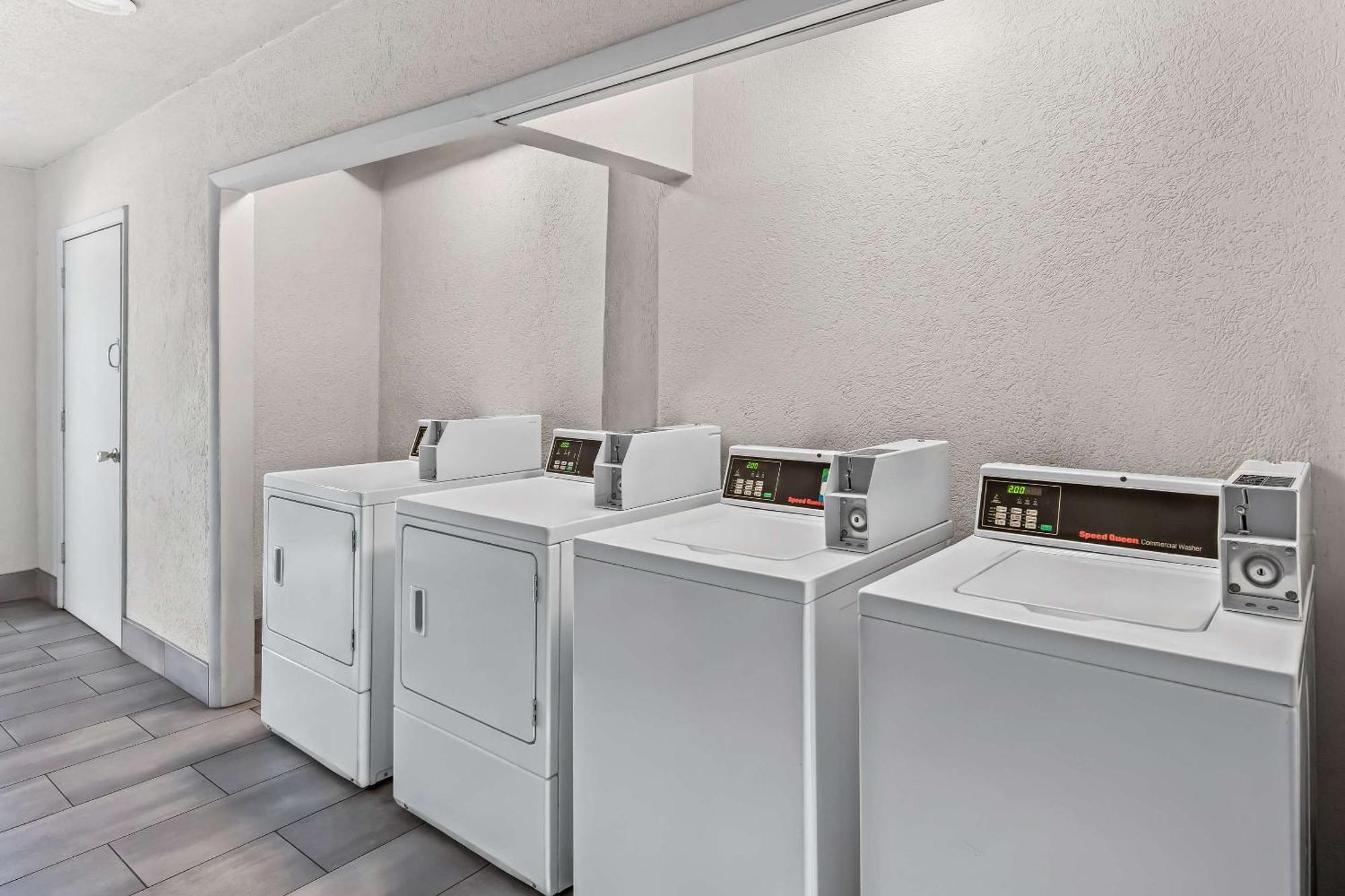 Motel 6 Lester - Philadelphia Airport Экстерьер фото